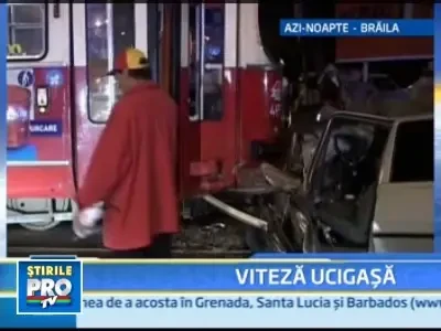 Tanar de 19 ani, a murit dupa ce si-a zdrobit masina de un tramvai