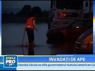 Puhoaiele s-au revarsat pe strazi la Baia Mare, dupa o ploaie de 10 minute