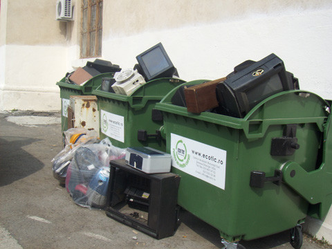 Culmea salubritatii: sa amesteci deseurile adunate si sa le sortezi iar