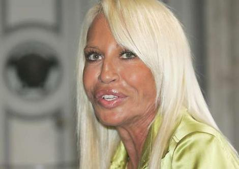 Donatella Versace s-a inspirat pentru noua colectie din Legiunea Straina