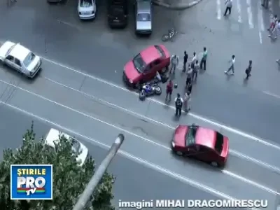 Motociclist ranit intr-un accident in Bucuresti! Echipamentul l-a salvat