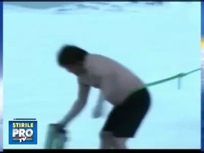 Inedit! Sarbatoare cu baie la copca, in Antarctica