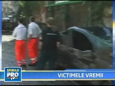 Furtuni violente in sudul Italiei! A murit inecata in lift!