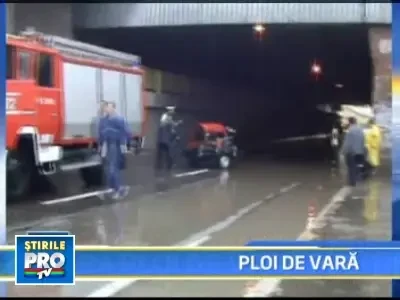 Natura dezlantuita, dupa o zi calda de vara! Ploi in toata tara!