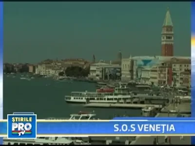 Atentie, se scufunda Venetia!
