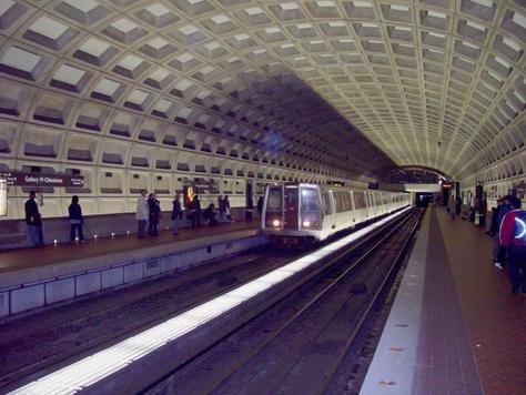 Distractia cu prietenii l-ar fi putut costa viata!