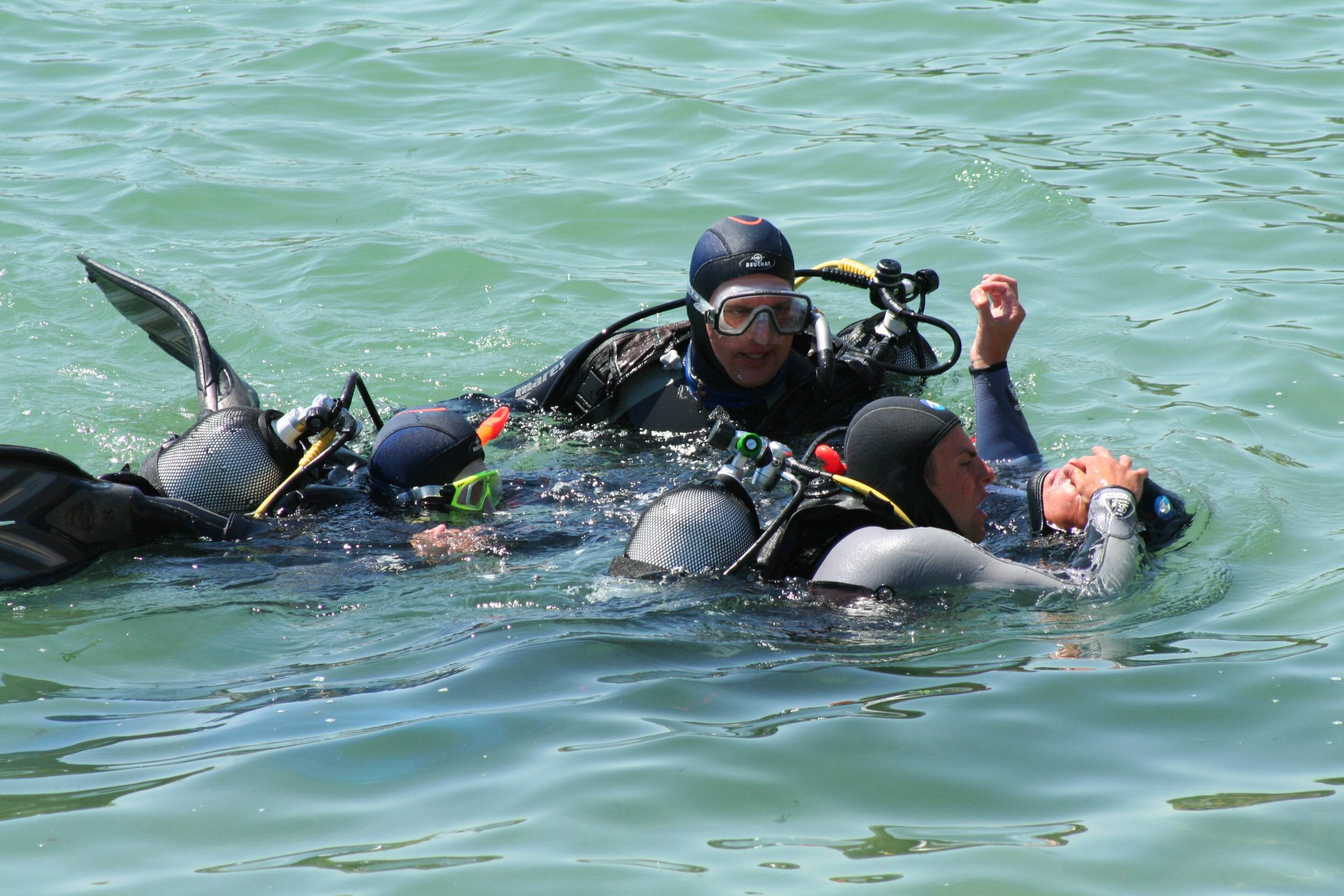 Cautarile celor doi scafandri disparuti in Marea Neagra, sistate