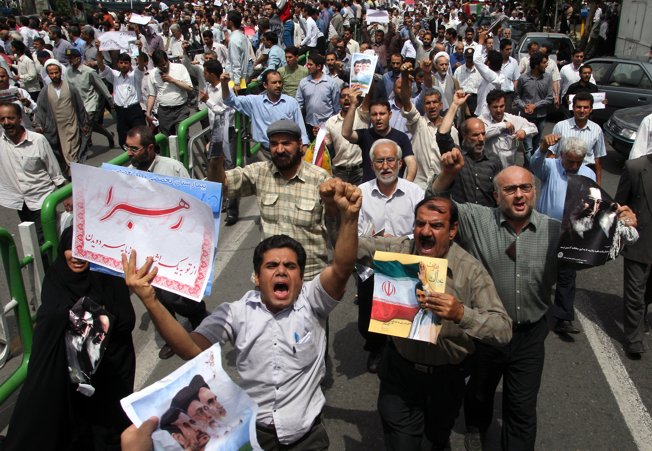 NOI IMAGINI SOCANTE! Baie de sange in Iran!