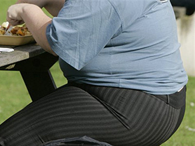 Prea grasi ca sa poata avea grija de propriul copil?