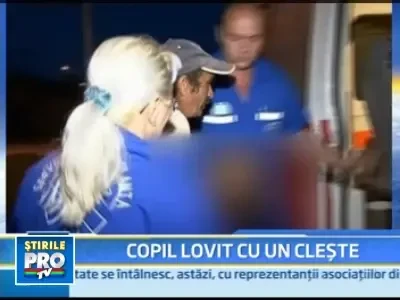 Un cleste aruncat la intamplare a bagat in coma un copil de doi ani!