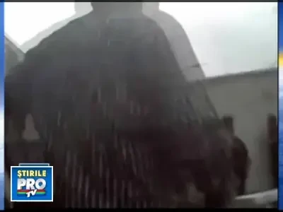 Iran: Cine contesta realegerea lui Ahmadinejad este batut crunt