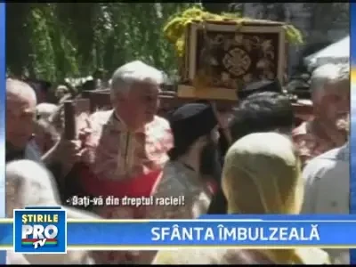 "Sfanta" calcare in picioare! Vezi ce a iesit la moastele Sf. Ioan cel Nou