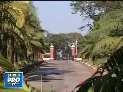 O maimuta sturlubatica! A facut pipi pe presedintele Zambiei!