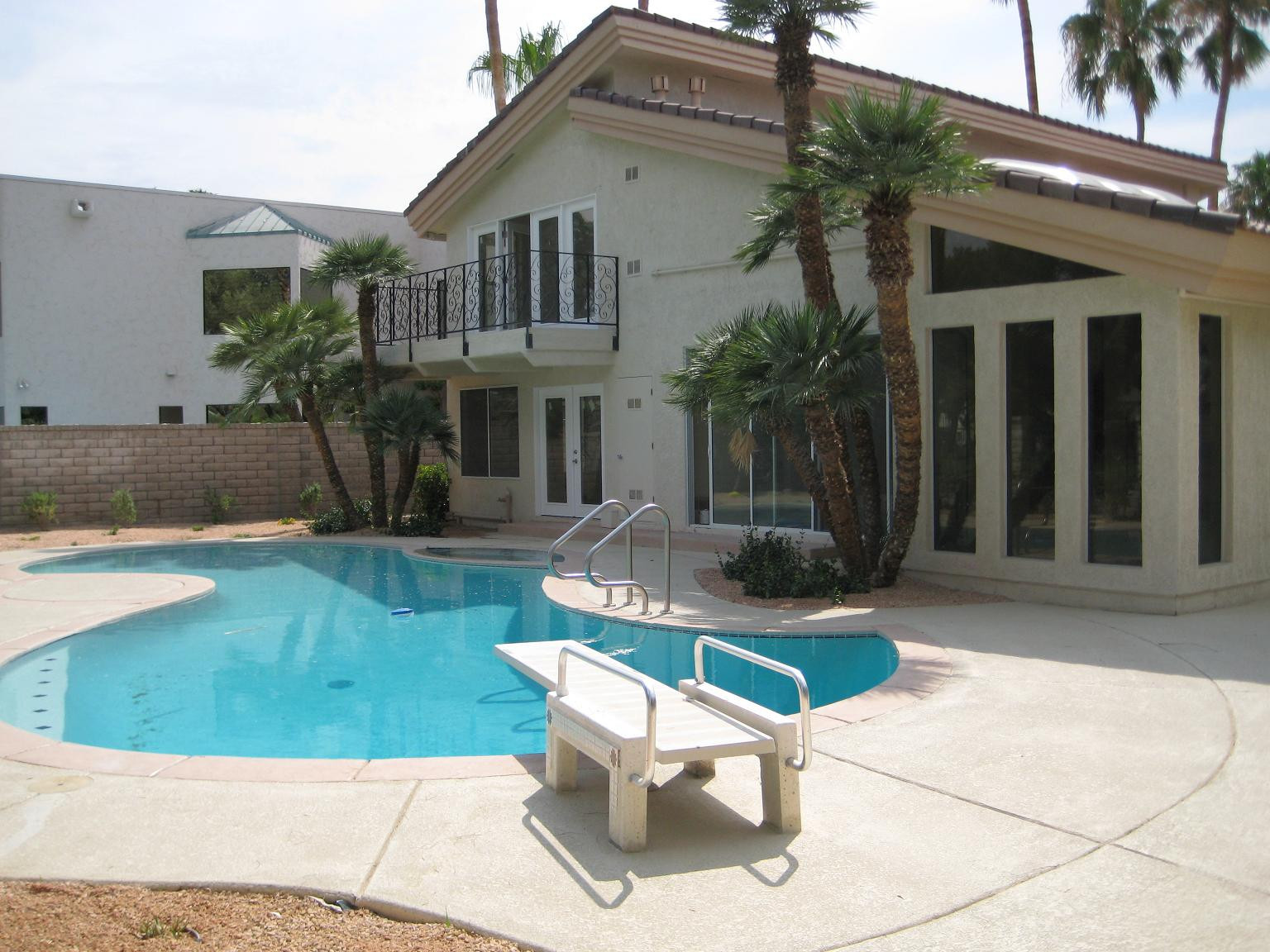 Un milionar britanic va face cadou o viata noua!