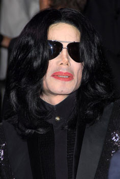 Doctorul lui Michael Jackson neaga ca i-ar fi facut injectia fatala!