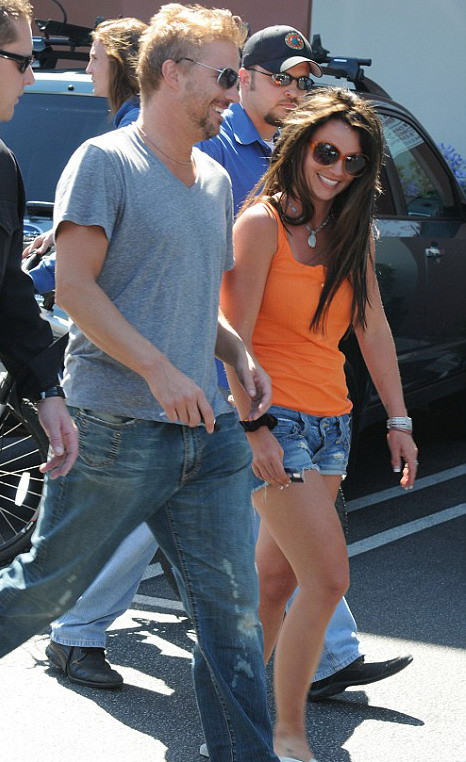 Mama lui Britney Spears isi vrea fata maritata a treia oara!