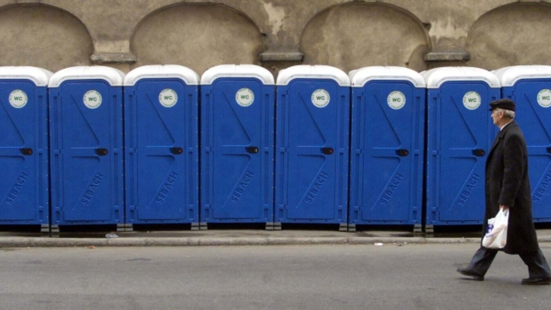 Romania risca sa se transforme intr-o toaleta in aer liber!