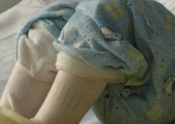 Fetita de 2 ani, batuta cu cruzime, nu se mai intoarce in iadul de acasa