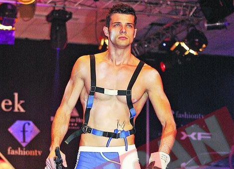 EXCLUSIV: RICKY: Mi-au furat telefonul si au vandut mesajele de la Monica