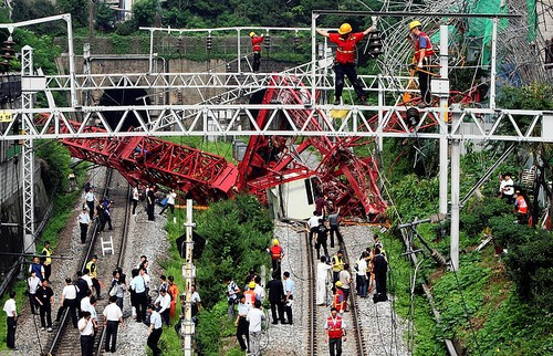 SUA: 25 de persoane ranite dupa prabusirea unui pod