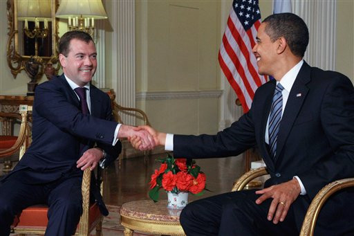 Dupa ce a anuntat ca discuta doar cu Medvedev, Obama il lauda pe Putin!