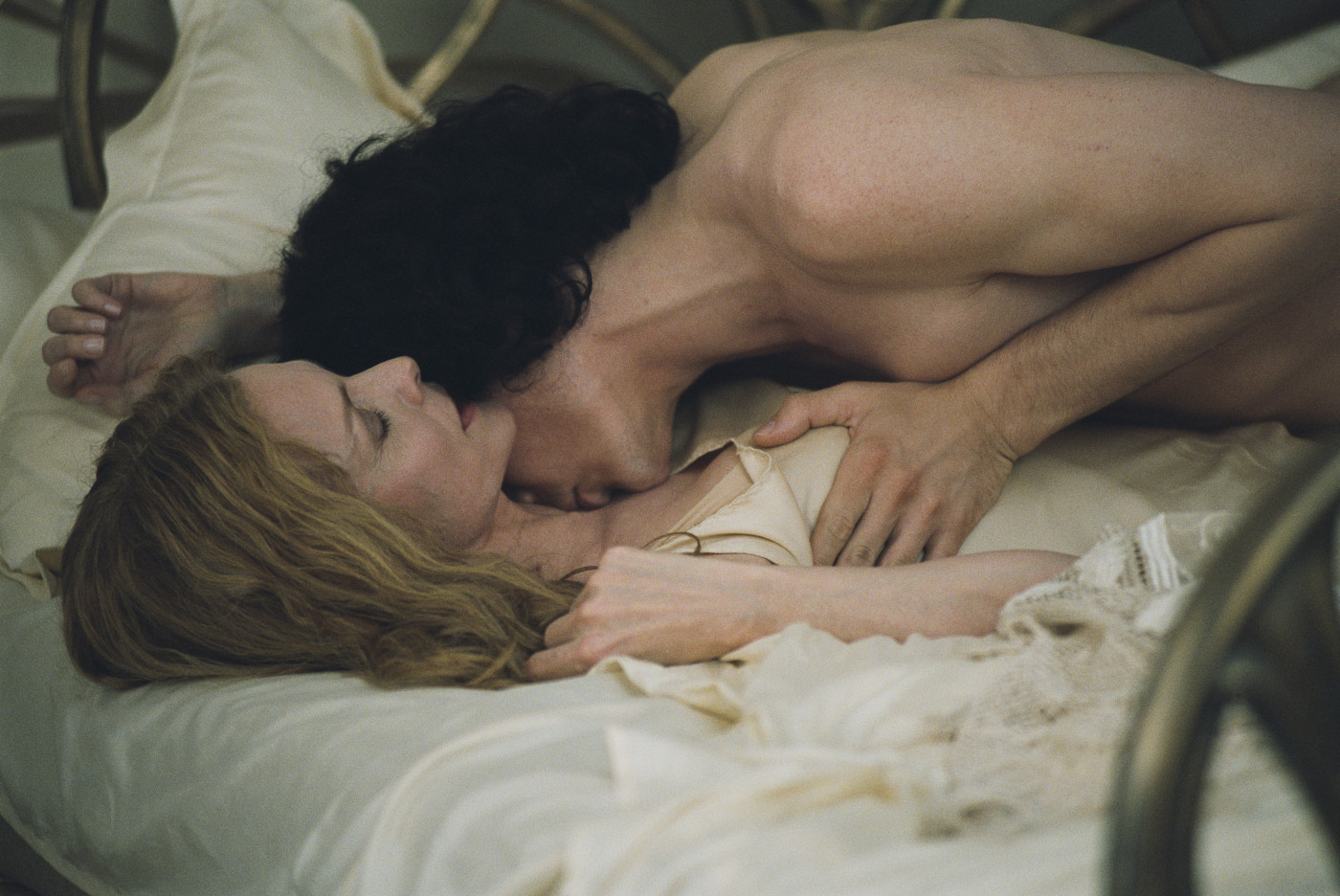 Michelle Pfeiffer, surprinsa in pat cu un pusti de 19 ani!