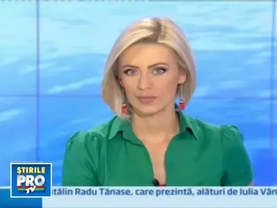 Au protestat impotriva coridelor, aproape goi si stropiti cu vopsea rosie!