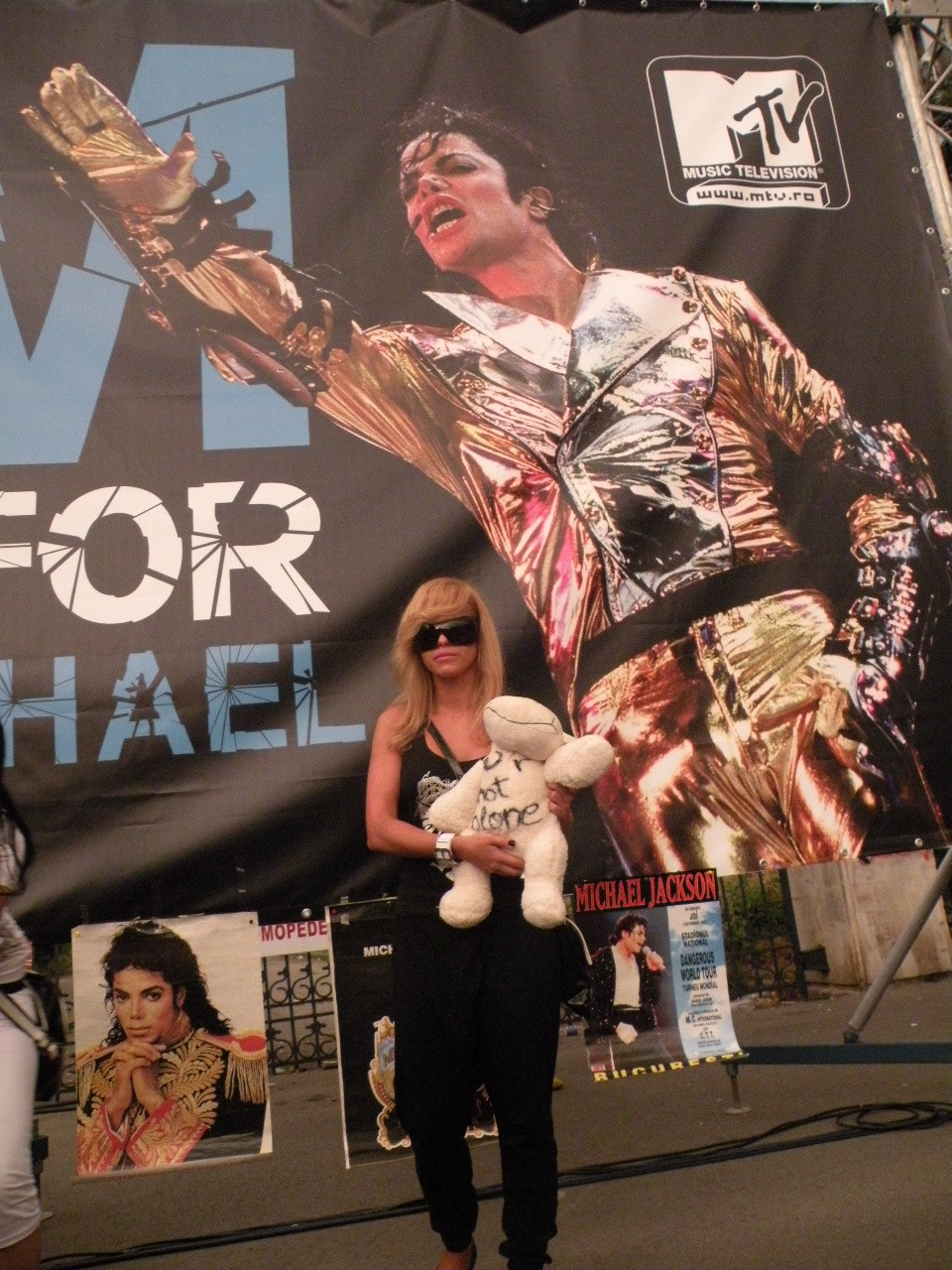 Anda Adam canta in memoria lui Michael Jackson!