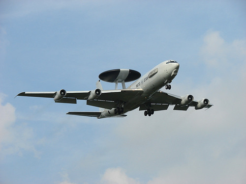 SUA au lansat primul atac aerian in orasul afgan Kunduz, cucerit de catre insurgenti. Anuntul facut de NATO