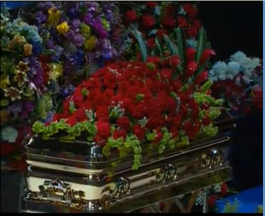 Sicriul cu trupul lui Michael Jackson la Staples Center