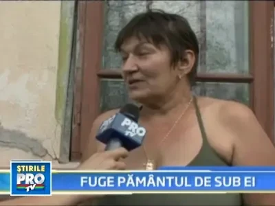 Pamantul o ia la vale in Dambovita, dupa ploile torentiale din ultima vreme