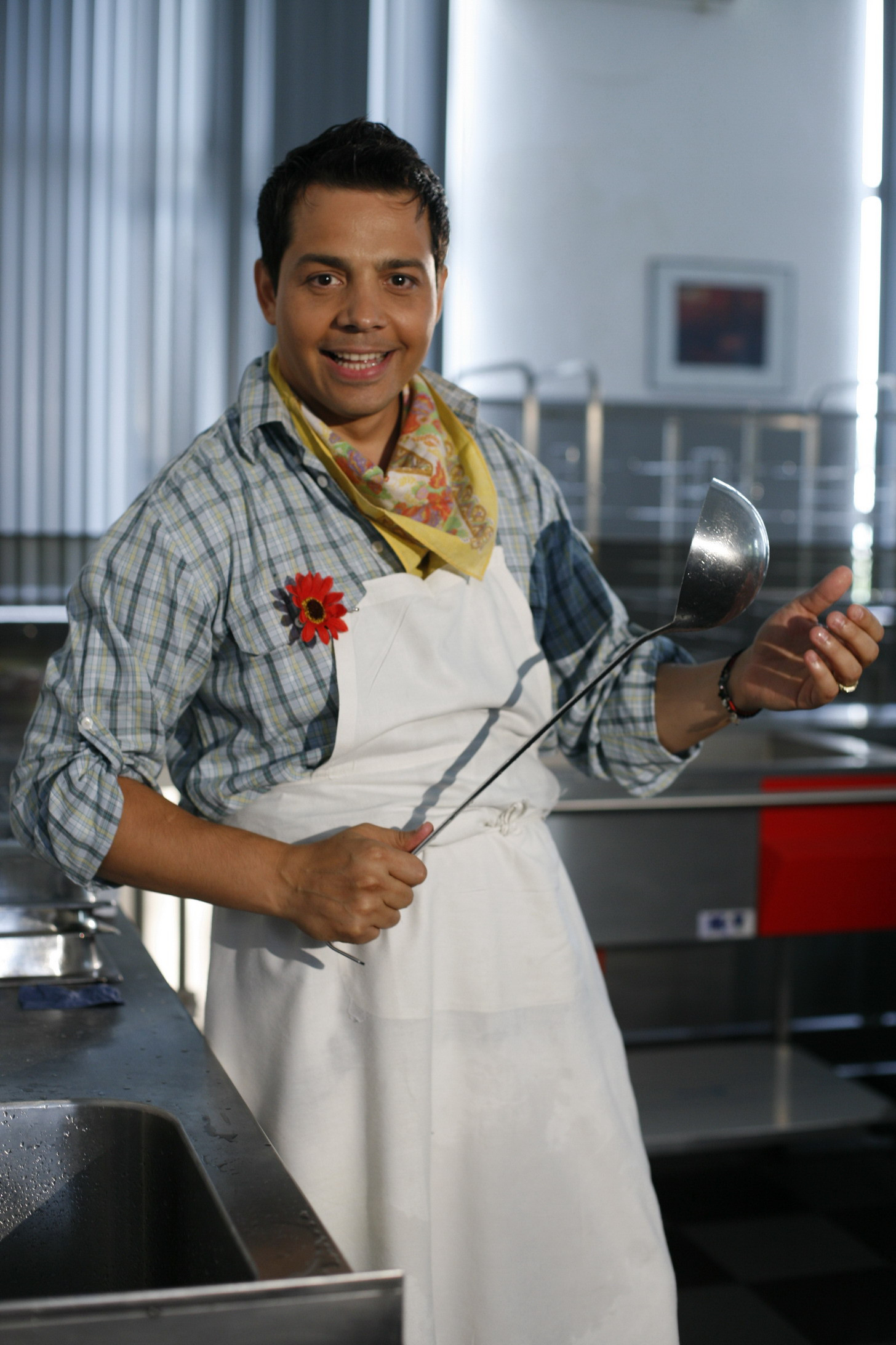 Jean de la Craiova se ia la tranta cu un vitel la “Serviti, va rog!”