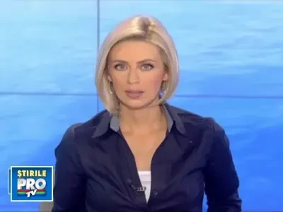 Un aisberg pluteste pe Sena, la cativa metri de Turnul Eiffel