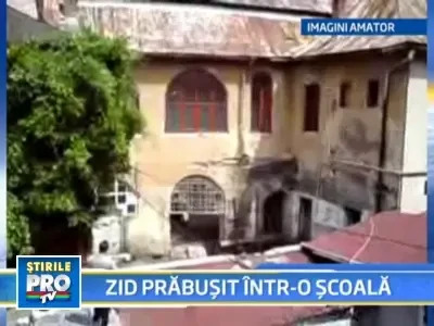 Un zid al Scolii de Arta din Baia Mare s-a prabusit!