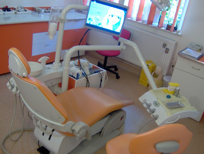 Sanatatea dentara a copiilor, ignorata de sistemul romanesc de sanatate