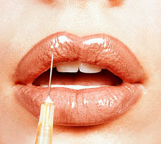 A incercat sa-si faca singura operatie estetica! Rezultatul, dezastruos