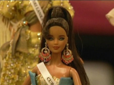 S-au adunat colectionarii de papusi Barbie! Vezi ce-a iesit!