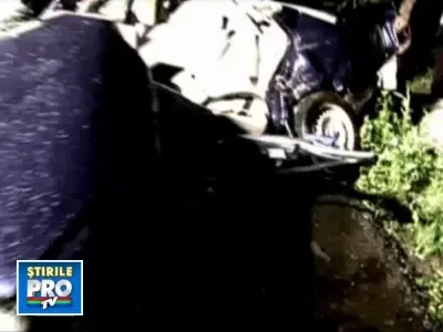 Trei baieti si o fata au pierit sub rotile unui tir, pe DN7