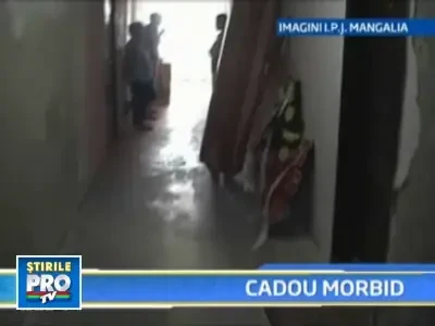 S-a trezit cu un sicriu si o cruce pe care era scris numele ei, la usa!