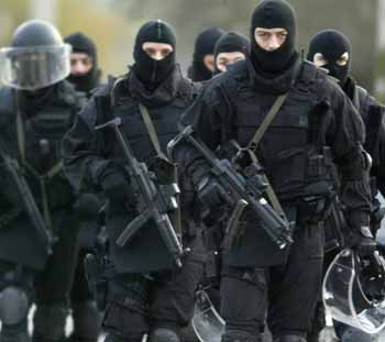 Ciocniri intre fortele de ordine si manifestanti, in Grecia!