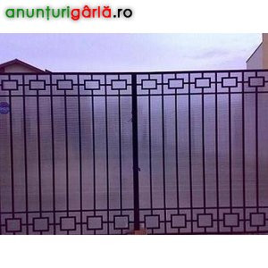 A murit electrocutat de grilajul unui magazin! Se adapostea de ploaie