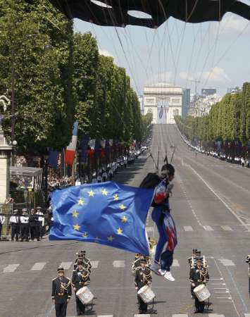 De Ziua Frantei, parada militara va fi indoliata. Google isi schimba logo-ul