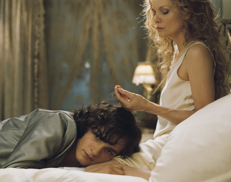 Michelle Pfeiffer se dezlantuie total in "Curtezana"