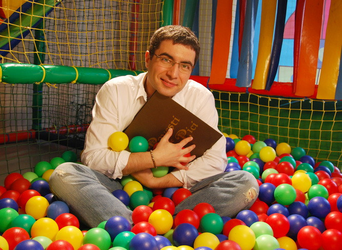 Cristian Leonte este noua vedeta ProTV care spune povesti de pici!