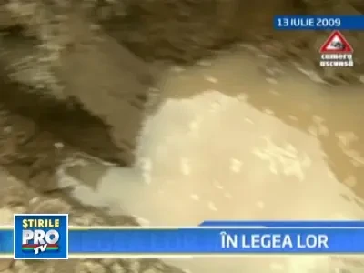 Lucrau de zor pe un santier, desi era inchis pentru nereguli