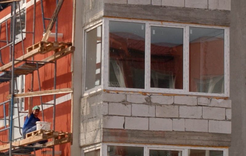 O schela improvizata era sa provoace o tragedie in Baia Mare. Doua persoane au fost ranite