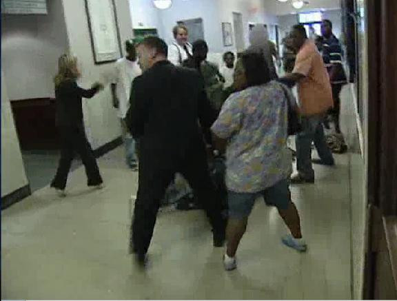 Pumni si arestari intr-un tribunal din statul american Michigan