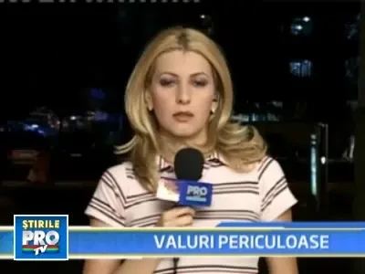 Un baiat de 14 ani s-a inecat in mare! Alti trei turisti au fost in perico