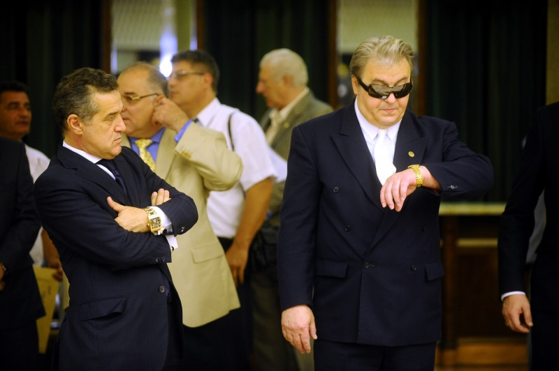 PORTRET DE CANDIDAT, ep. 7: Corneliu Vadim Tudor. Odinioara la un pas de presedintie, acum lupta ca sa-si pastreze partidul