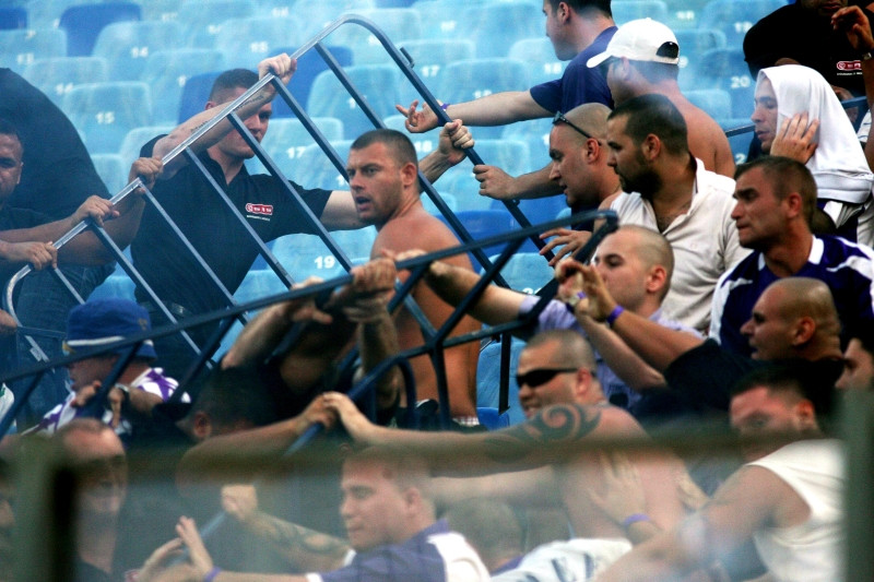 Meciul Steaua-Ujpest a adus necazuri in serie pentru suporterii romani!